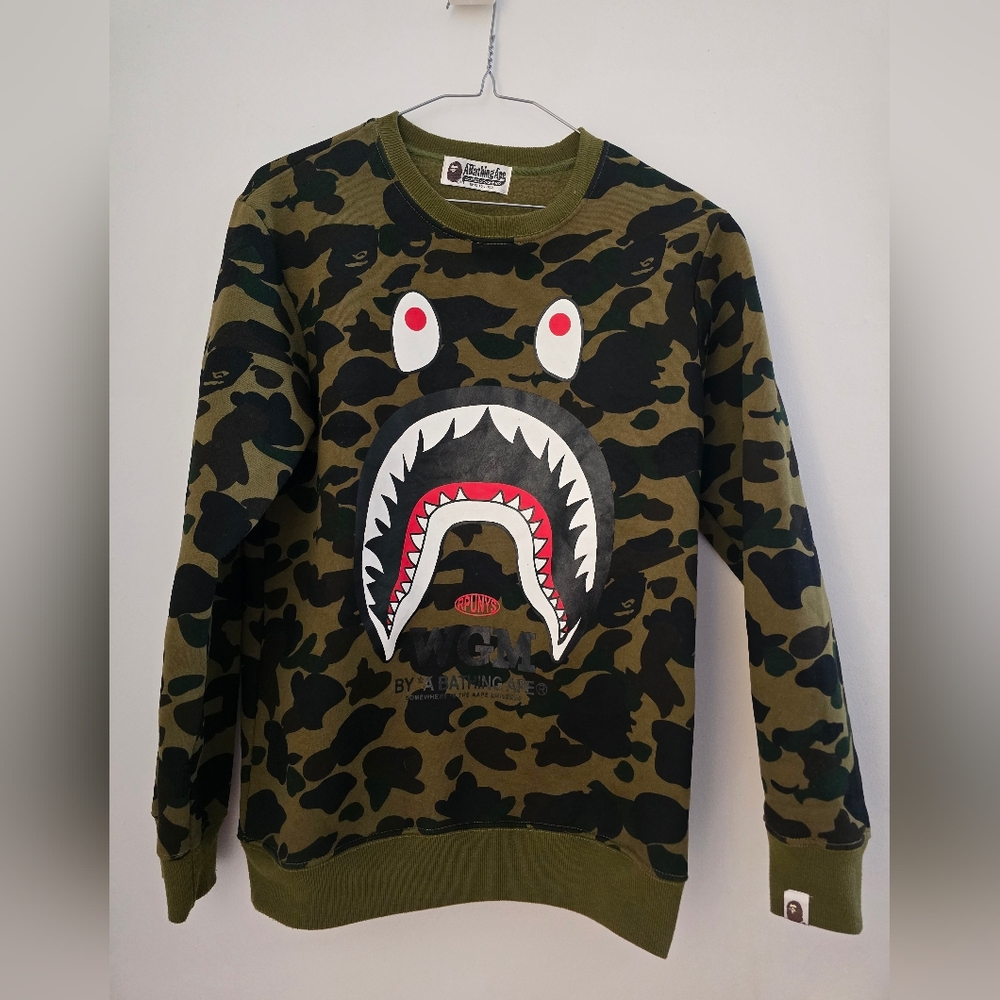 A BATHING APE sweater